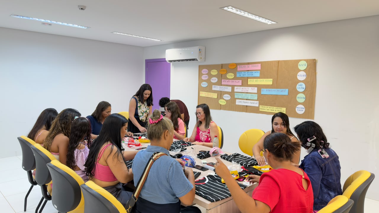 Casa da Mulher Brasileira realiza oficina de pastas em tecido customizadas