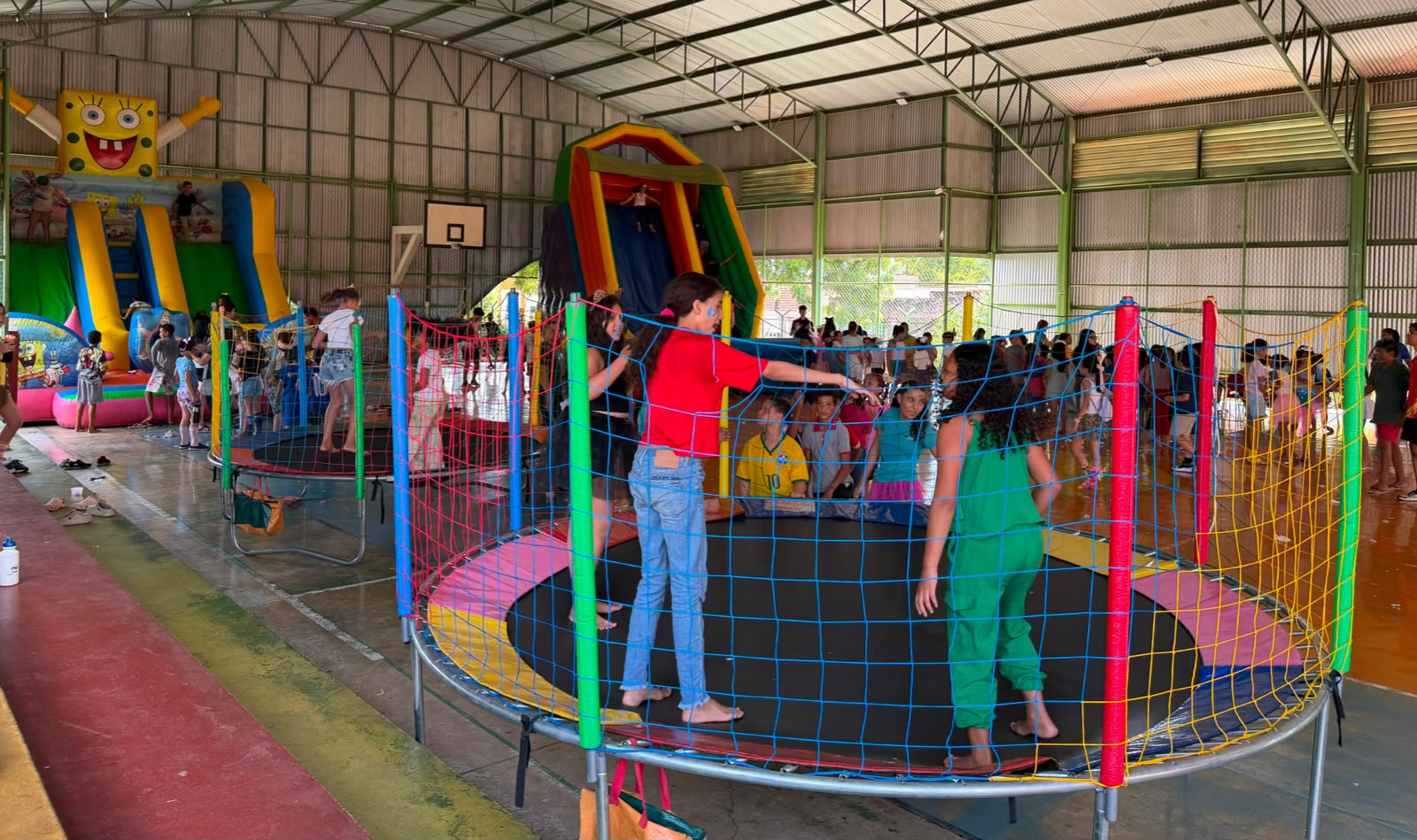 Troca de experiências entre estudantes marca Dia das Crianças na Escola Municipal Paulo Freire