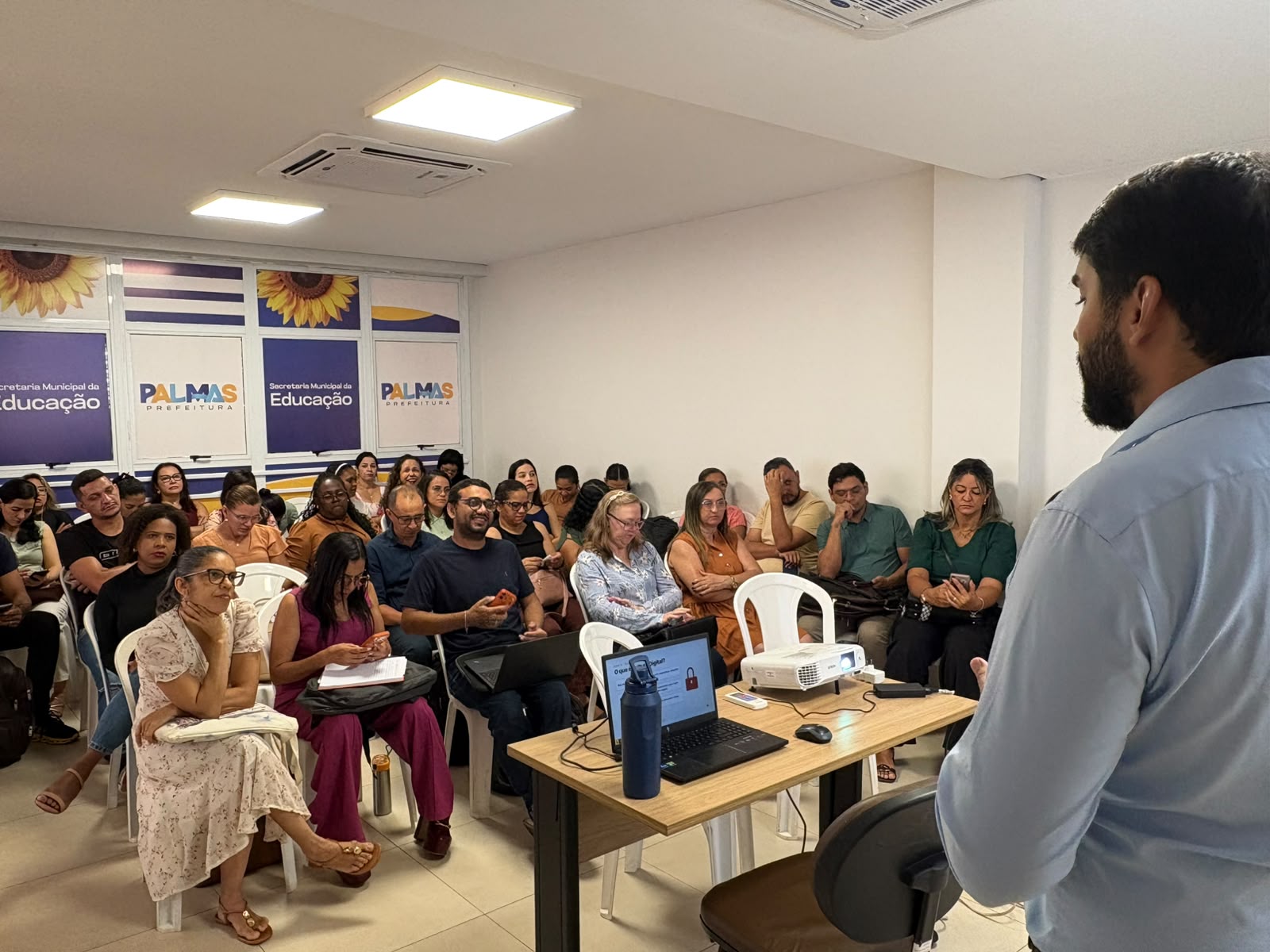 Educação capacita professores para uso da Inteligência Artificial no planejamento pedagógico