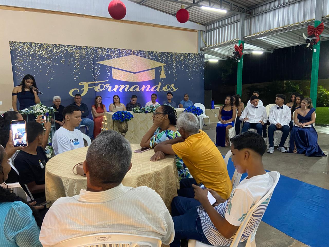 Pais, professores e colegas foram homenageados pela oradora da turma Yasmynn Vitória Pereira dos Santos