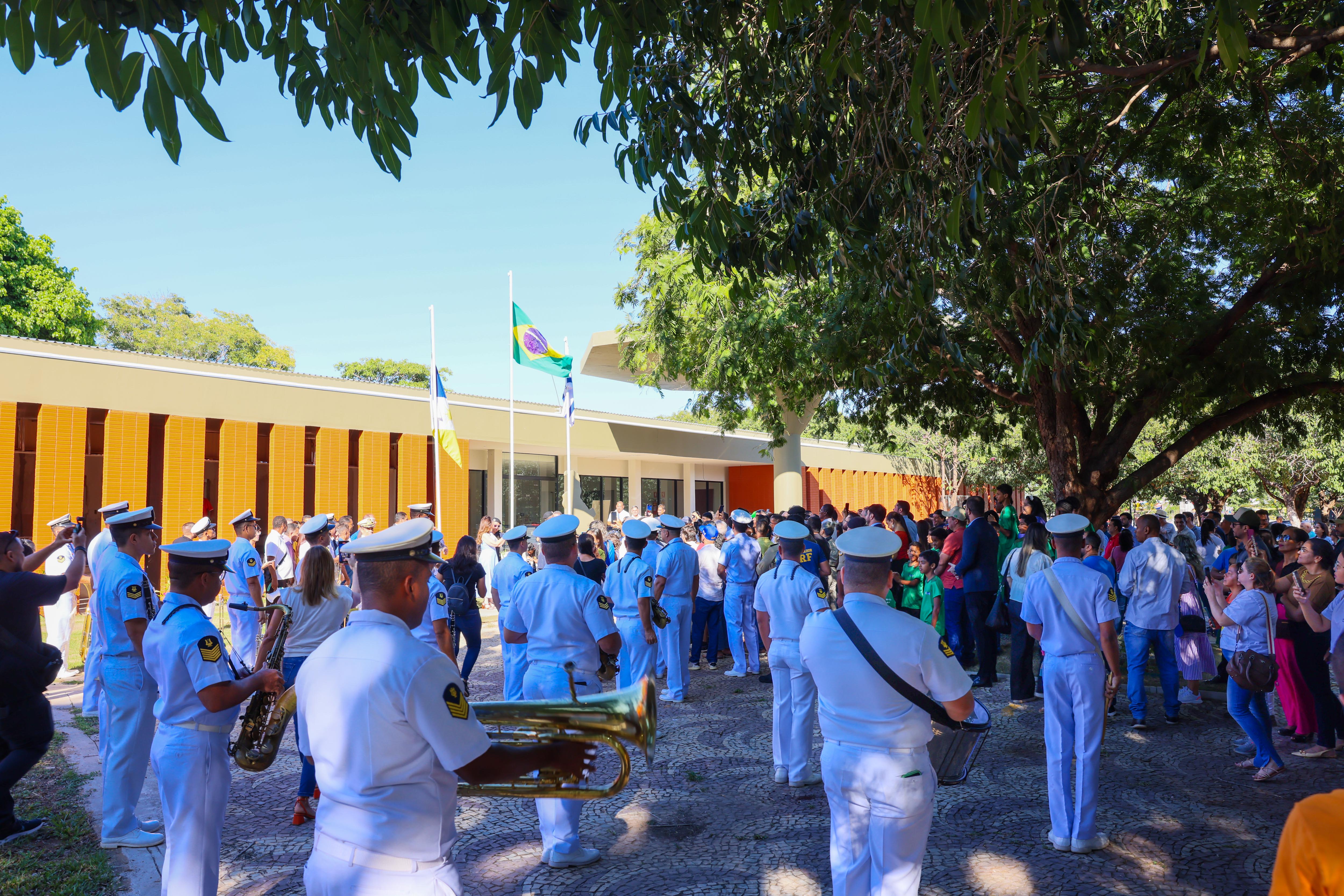Evento reunião centenas de pessoas na praçã dos Bosques dos Pioneiros
