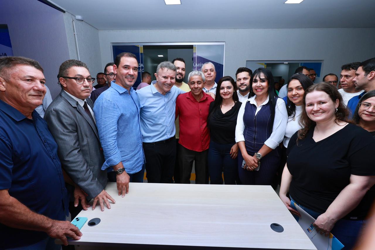 Prestigiaram o evento, o deputado federal Vicentinho Jr.; as deputadas estaduais Janad Valcari e Vanda Monteiro; o presidente da Câmara de Palmas, Marilon Barbosa; os vereadores Eudes Assis, Márcio Reis, Josmundo Vila Nova, Joatan de Jesus, Juarez Rigol, Rubens Uchôa e Zé Branquim; além de demais lideranças políticas, secretários municipais e moradores da comunidade Foto: Flávio Cavalera
