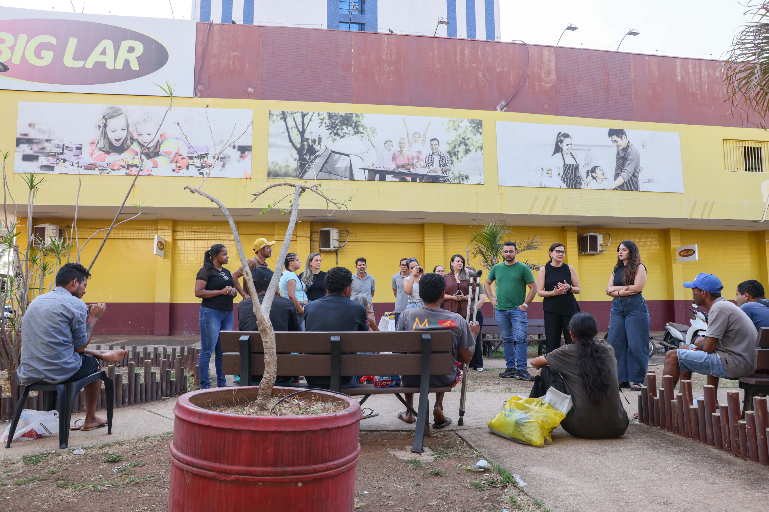 Abordagem social no centro comercial da JK foi realizada na tarde desta sexta-feira,24