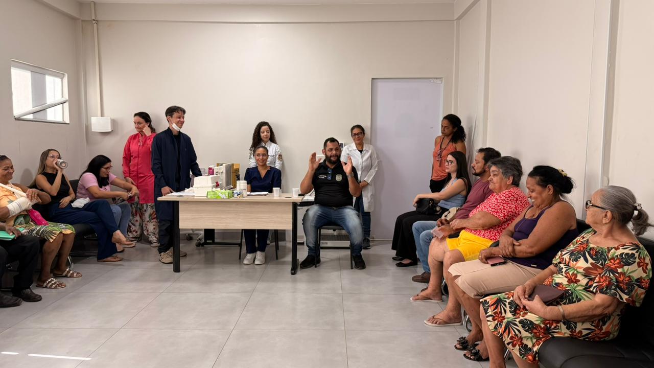 Palestra para idosos foi feita por policial civil da DAM