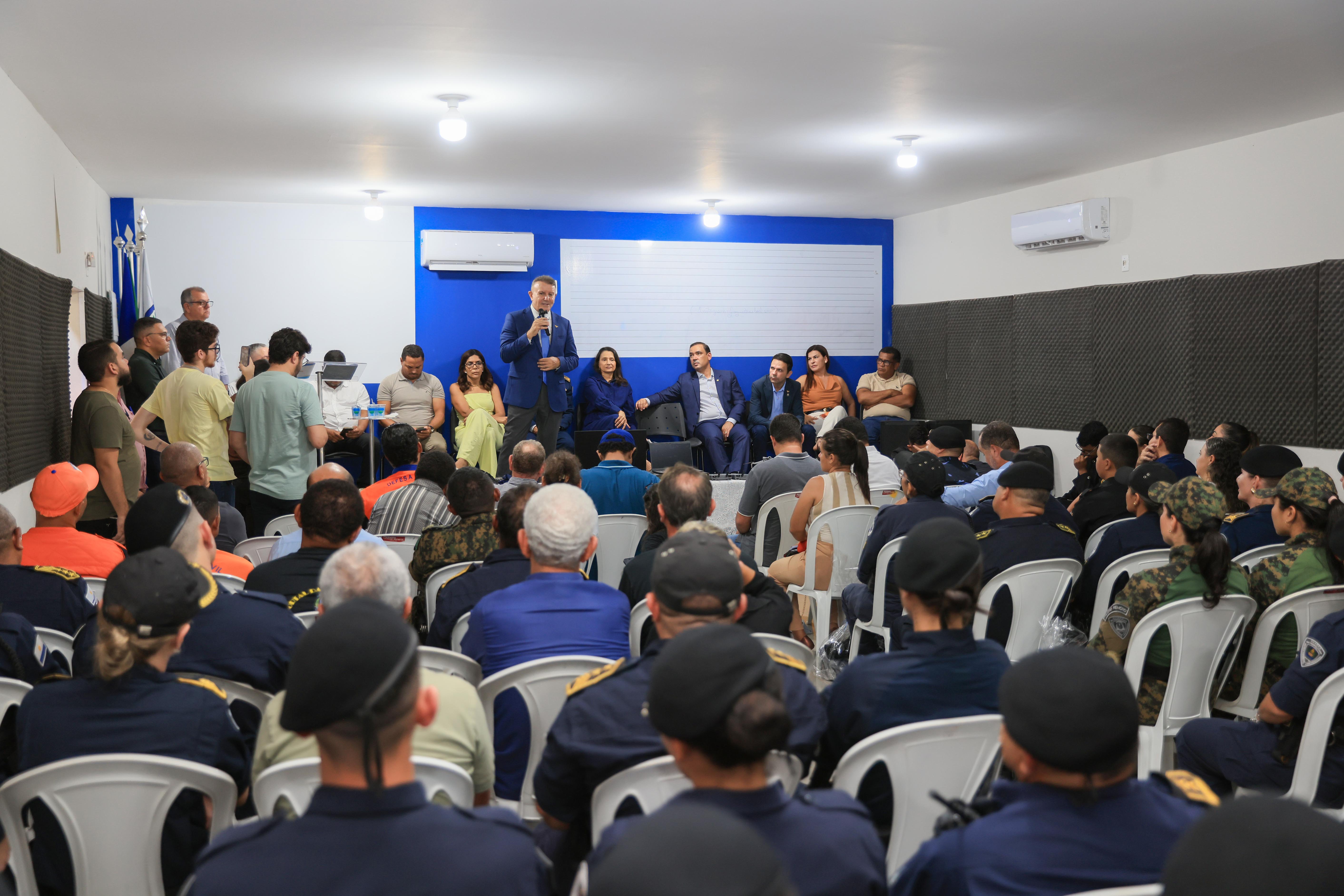 Prefeito, Eduardo Siqueira Campos, anuncia a reforma e ampliação do Quartel da corporação. 