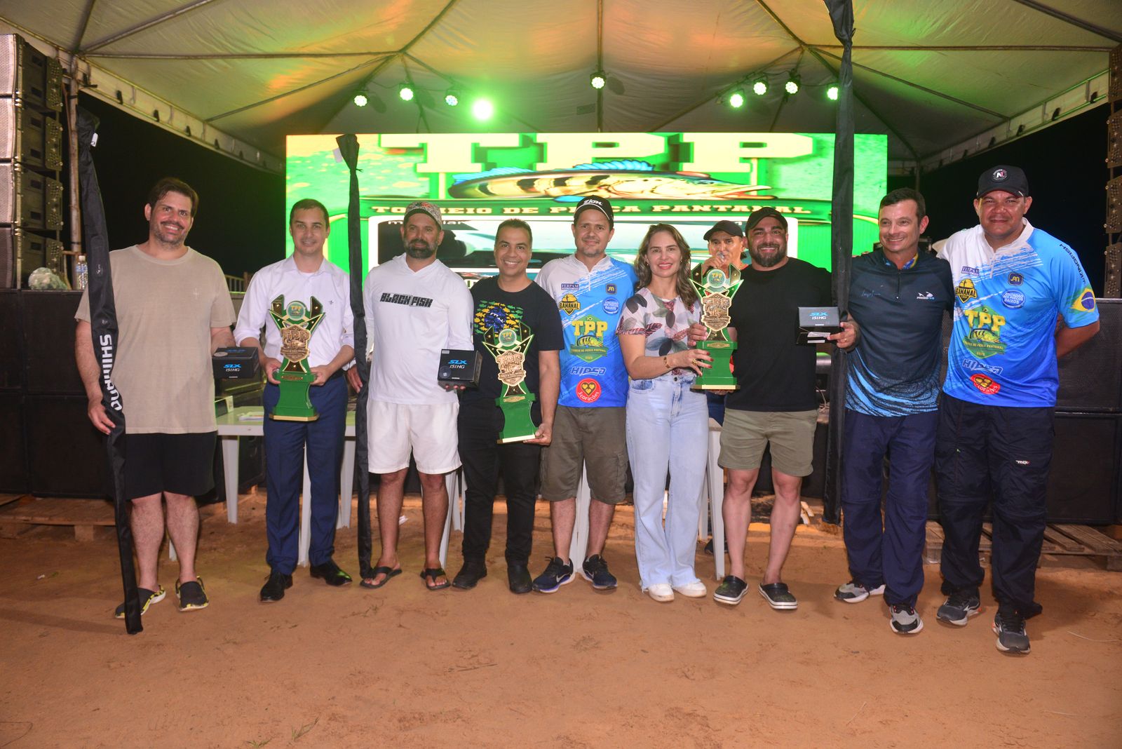 Com o vice-prefeito Carlos Velozo, pescadores esportivos comemoram conquista em Palmas
