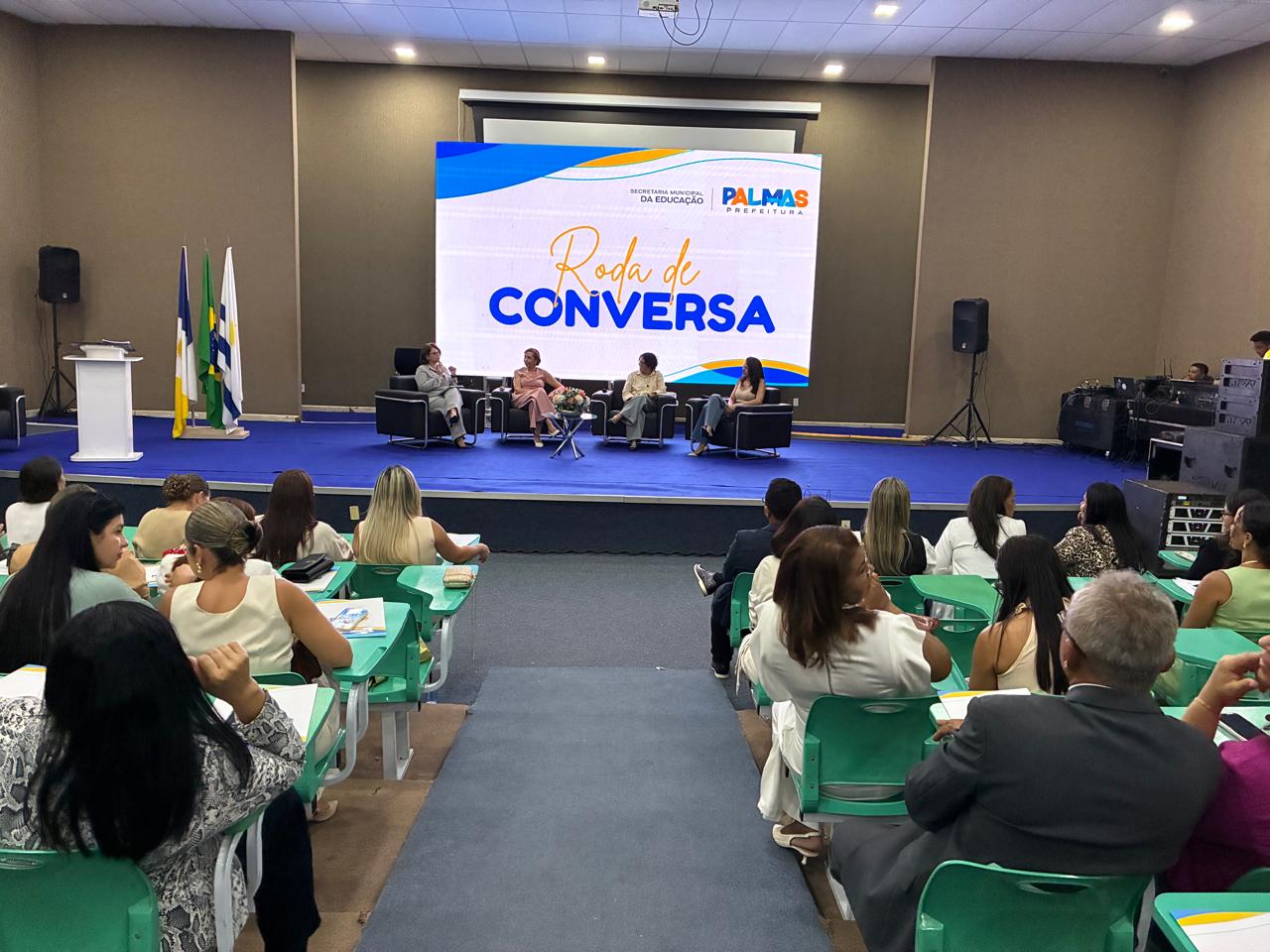Ainda dentro da programação da posse, a Semed promoveu uma roda de conversa para que os novos diretores tivessem um momento para diálogo e troca de experiências sobre a gestão escolar