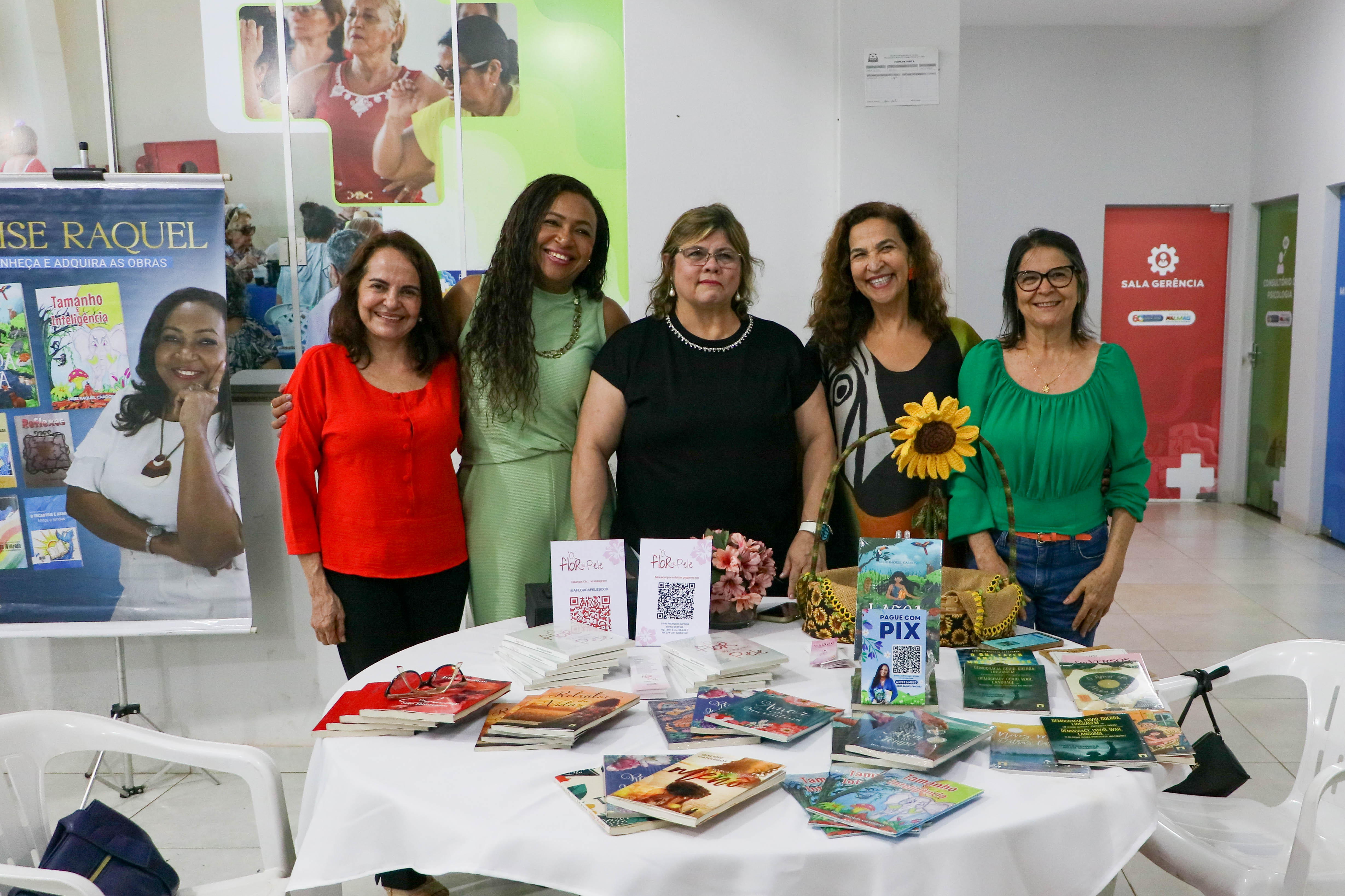 Ao longo do primeiro dia, dez escritoras de Palmas e de outras regiões tocantinenses realizaram uma feira literária autoral no Parque Municipal da Pessoa Idosa, local do I Seminário PCMP da FCP