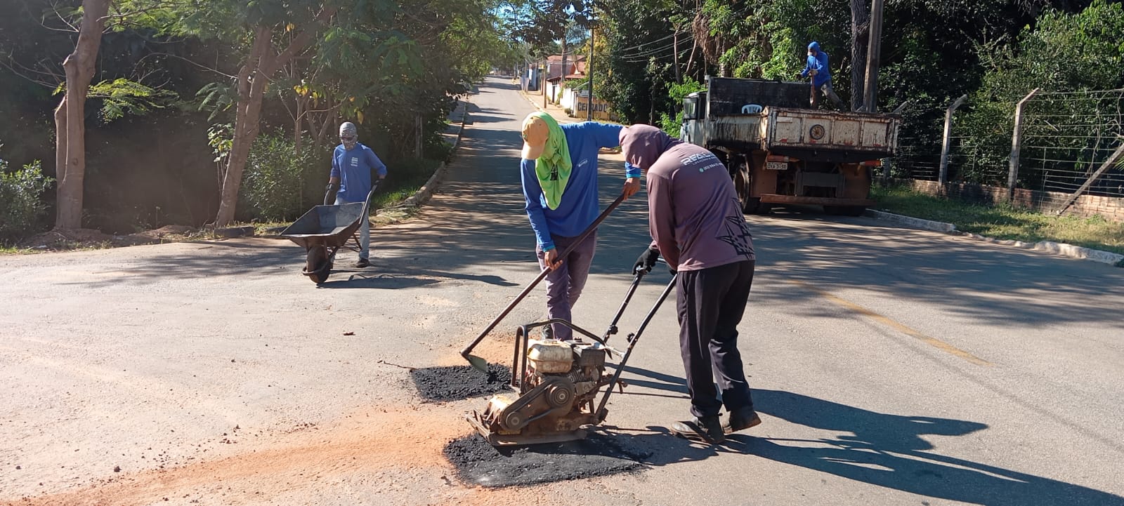Taquaruçu recebe mutirão de tapa-buracos
