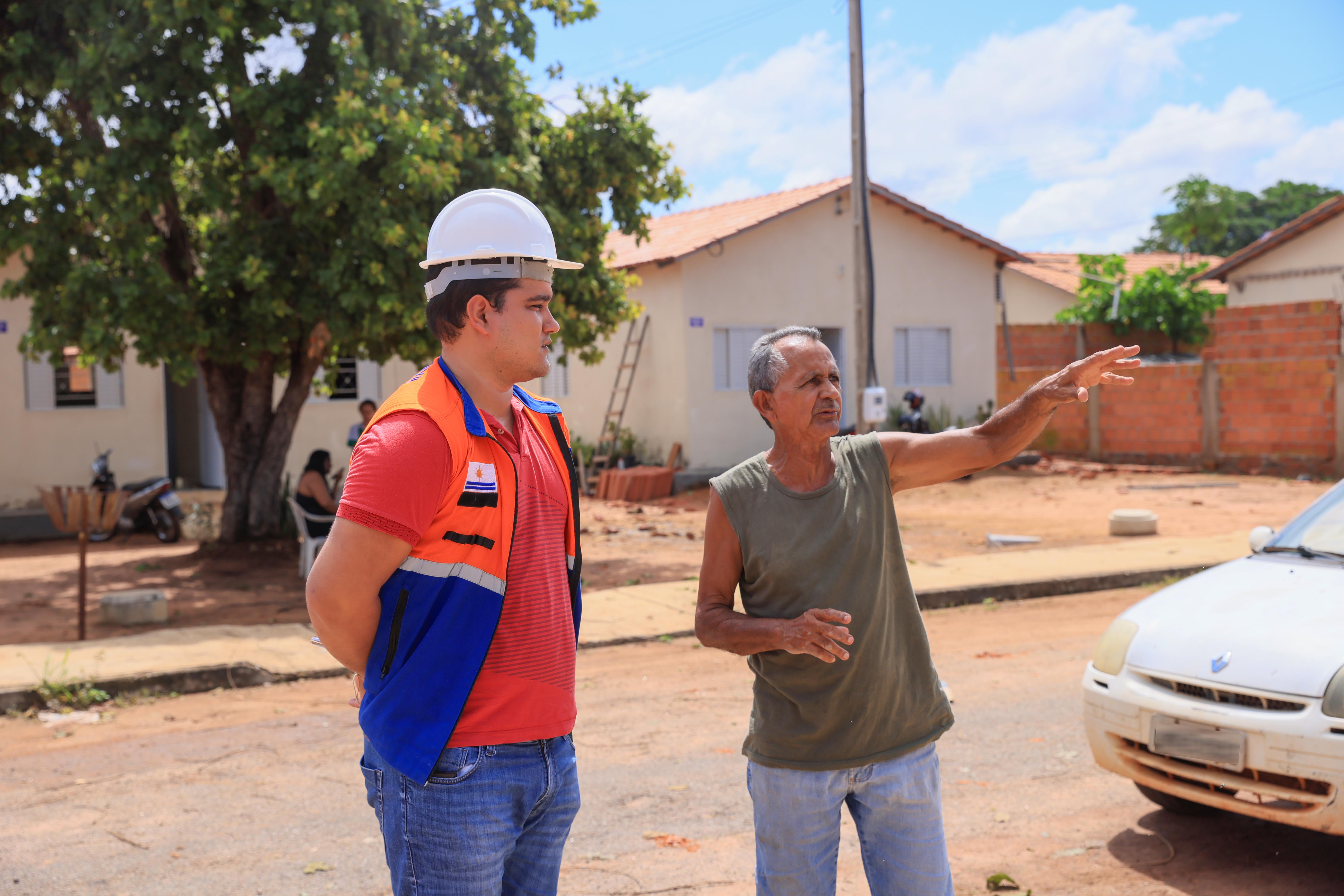 O corretor José Alves Ciro dos Santos contou que teve o carro danificado após o muro de sua casa cair sobre o veículo