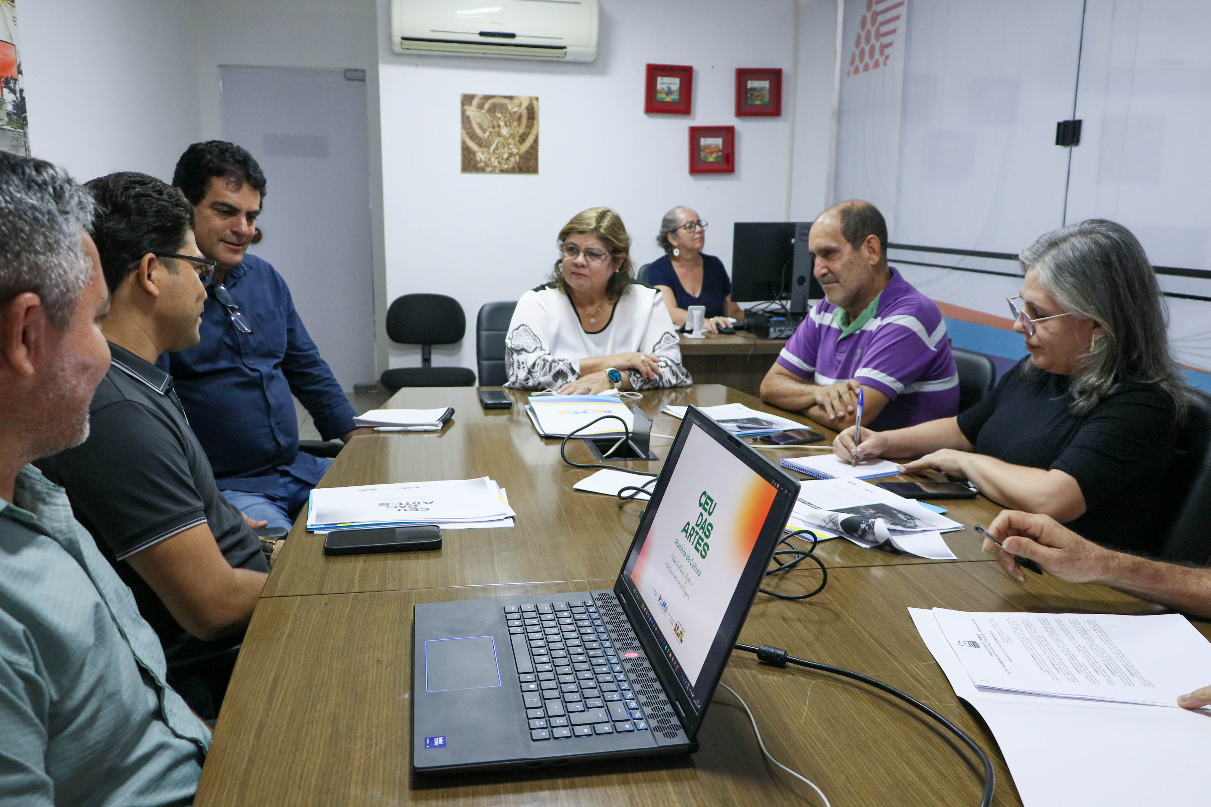 O encontro entre os representantes do Executivo Municipal de Palmas aconteceu na sala de reuniões da presidente da FCP, Luara Aquino (ao centro)