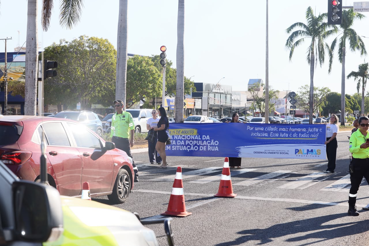 Blitz educativa conscientiza sobre direitos da população em situação de rua