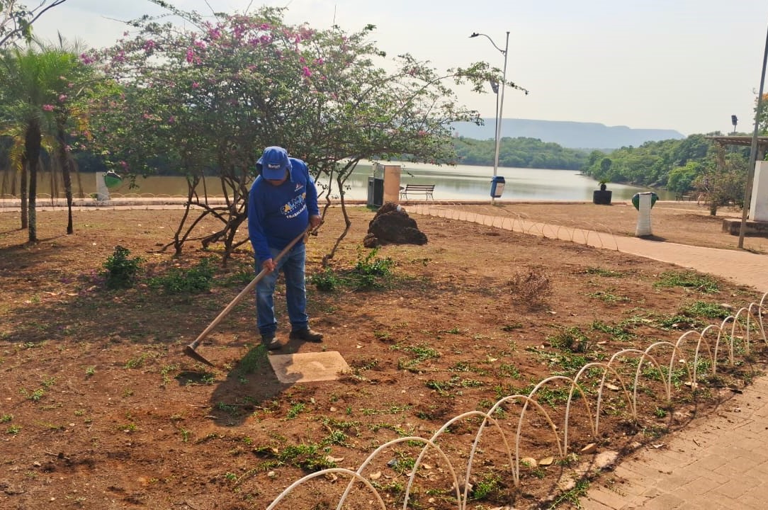 No Parque Cesamar, houve a limpeza dos canteiros e dos parquinhos