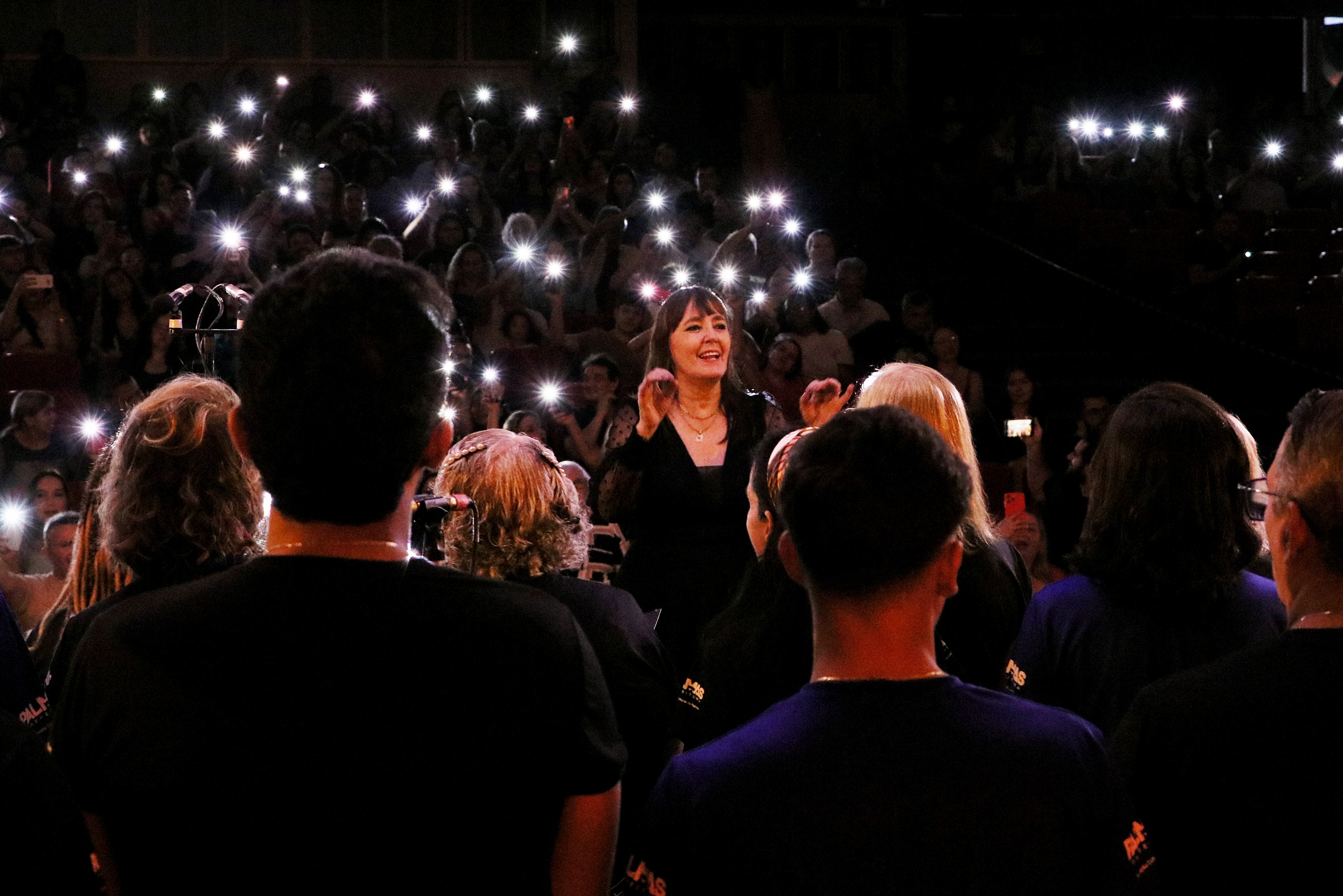 Nos dois dias de apresentações do evento, idealizado pela maestrina Renate Stephanes (ao centro), o público lotou o Centro de Convenções Arnaud Rodrigues