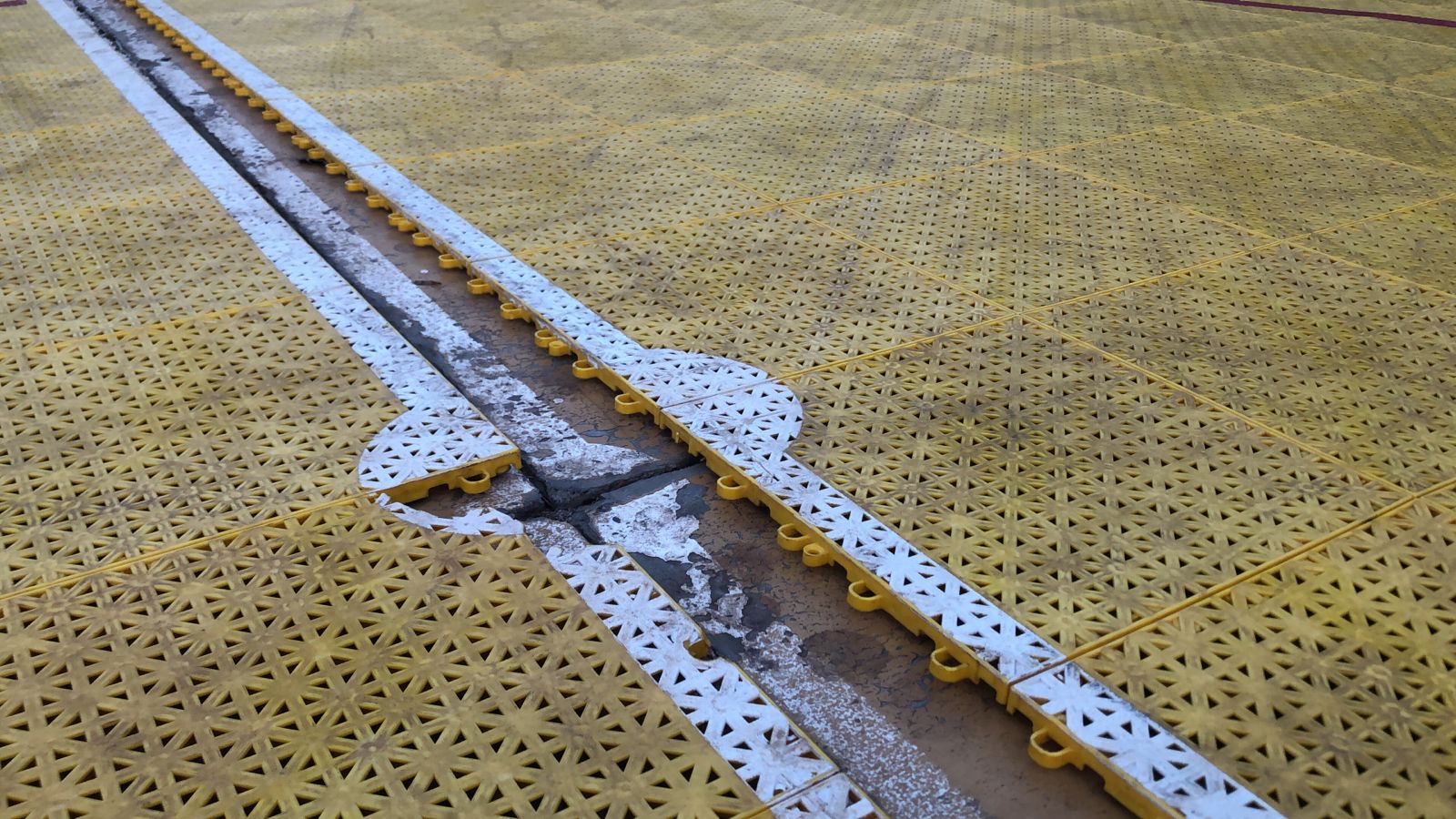 Prefeitura de Palmas alerta sobre má utilização de quadras poliesportivas que danifica pisos modulares