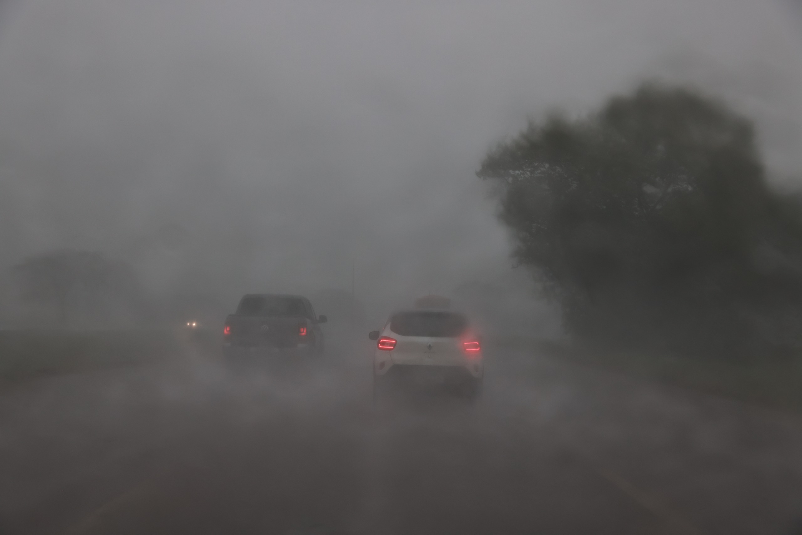 T0-050 sob forte chuva na Capítal