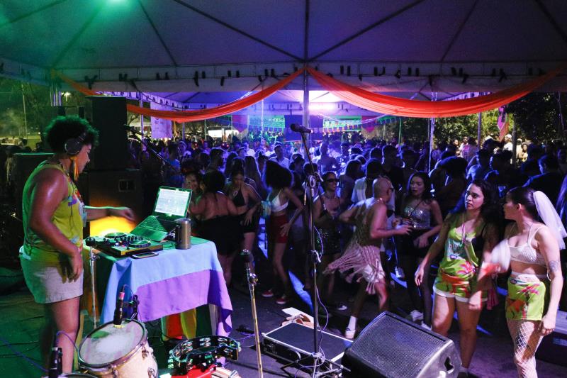 Sem chuva, foliões aproveitam a segunda-feira de carnaval em Palmas