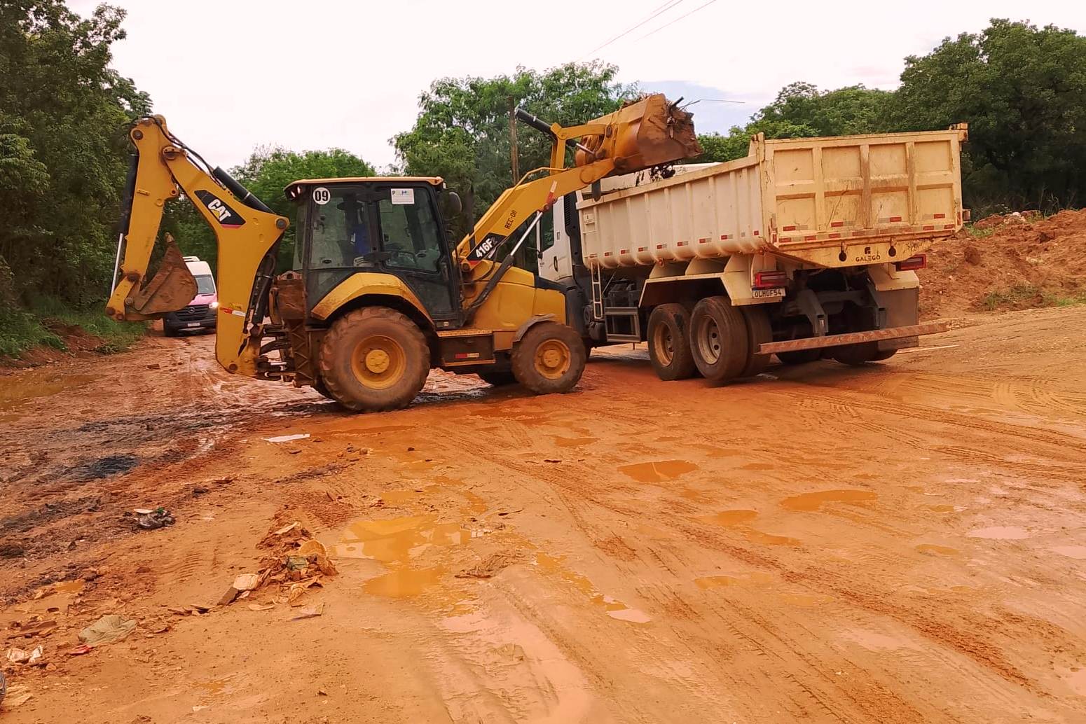 Foram necessárias seis viagens com caminhão basculante para retirada de todos os resíduos