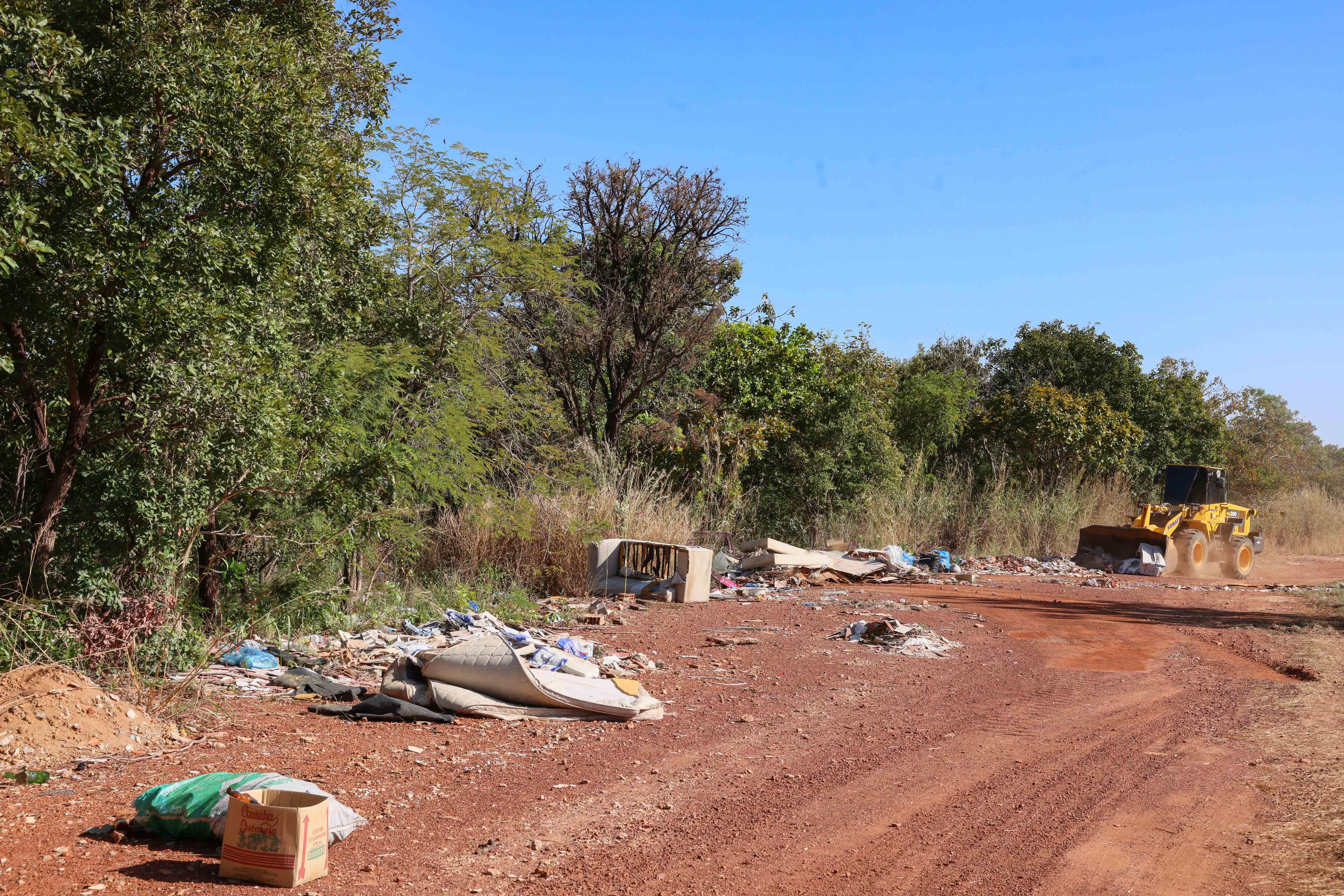 Retirada de entulhos descartados irregularmente
