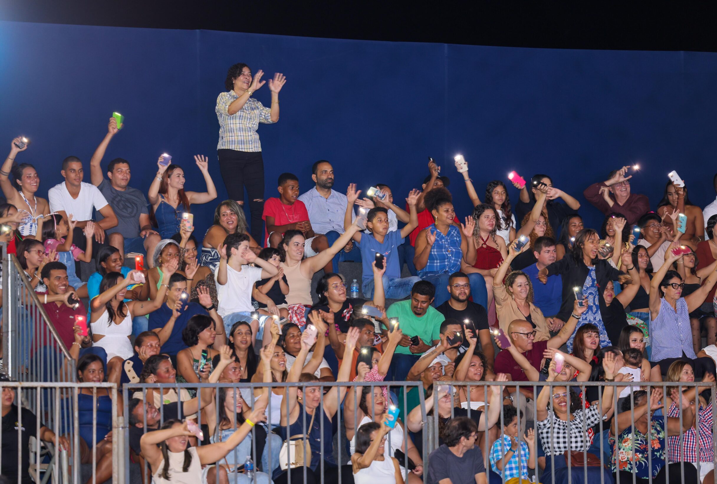 Famílias e apaixonados pelo São João lotaram a arena para celebrar a cultura popular e vibrar com as apresentações juninas