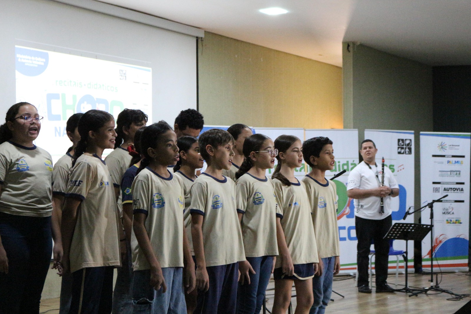 Apresentação do Coral da ETI Padre Josimo, composto por alunos de diversas turmas da Unidade Escolar, abriu o concerto