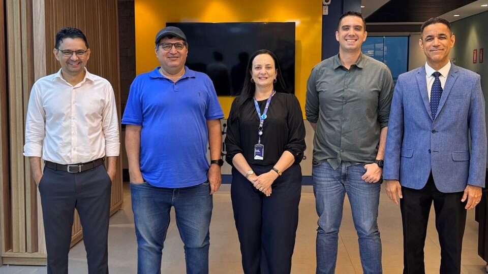 Durante a reunião, foi realizada a eleição para presidência do conselho, sendo eleito por unanimidade o professor Waldecy Rodrigues (de camisa azul) , da Universidade Federal do Tocantins