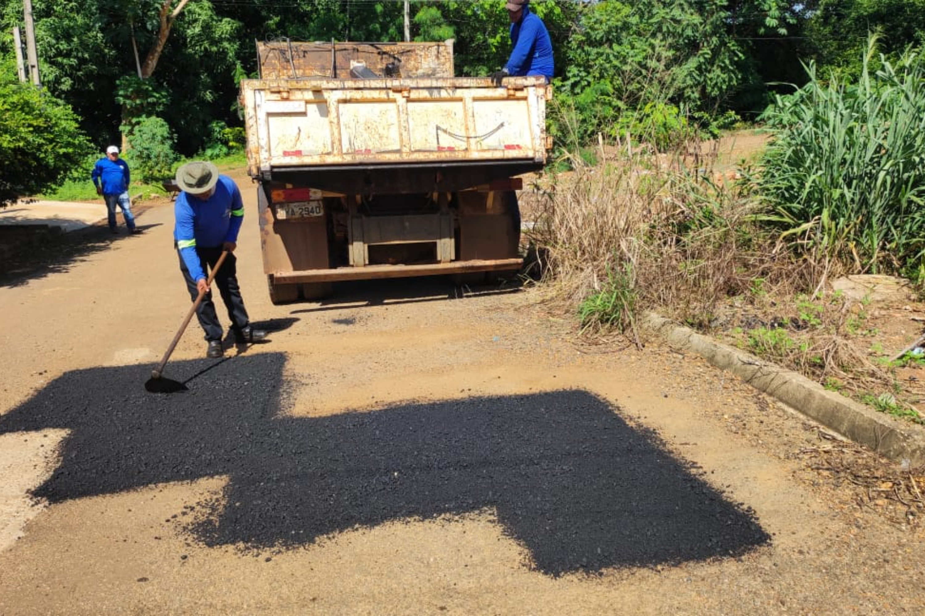 Rua Belo Horizonte no Jardim Aureny I  recebeu o serviço de tapa-buracos
