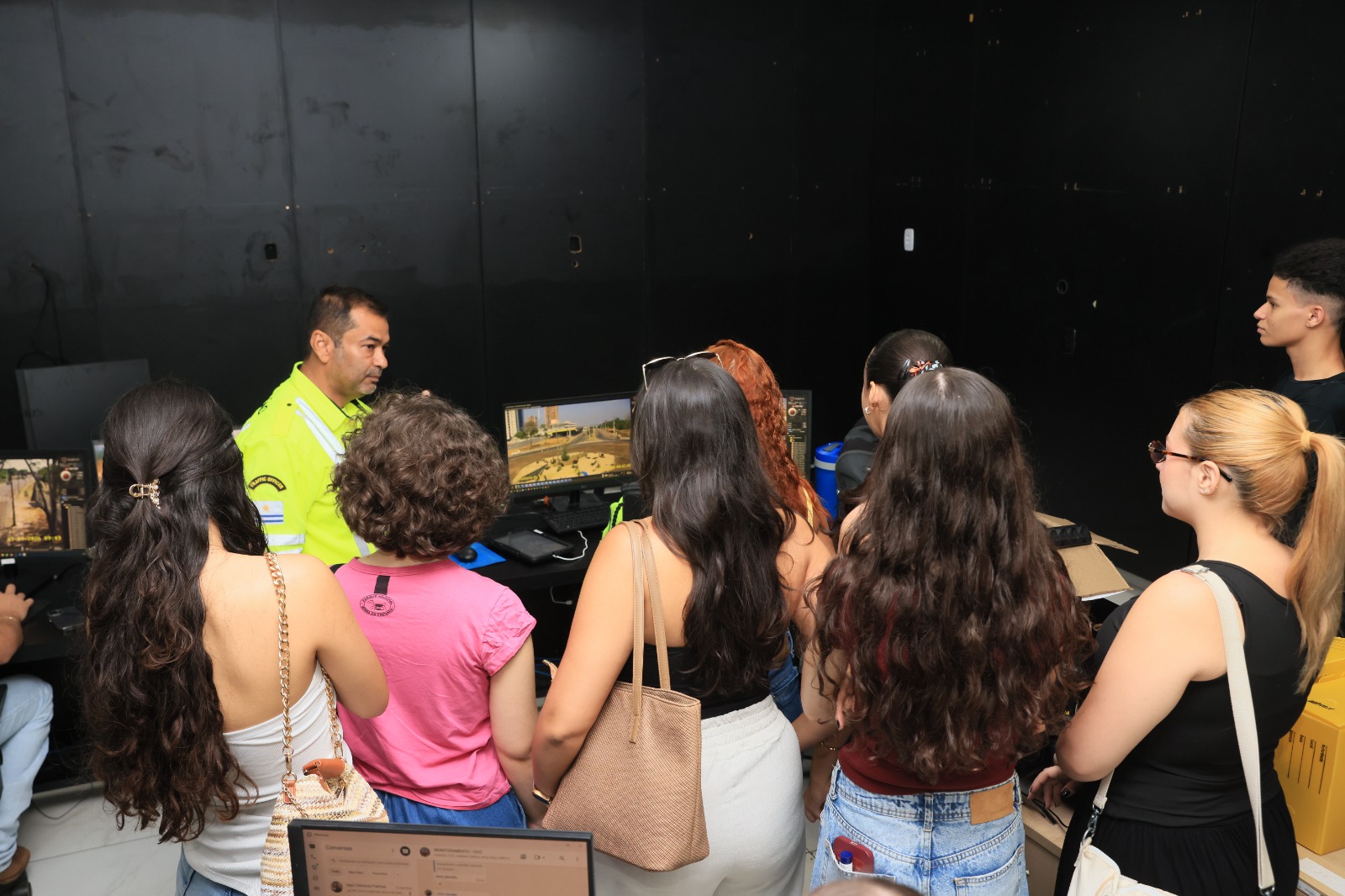 Universitários conhecem gestão da mobilidade e planejamento urbano durante visita à Semobt